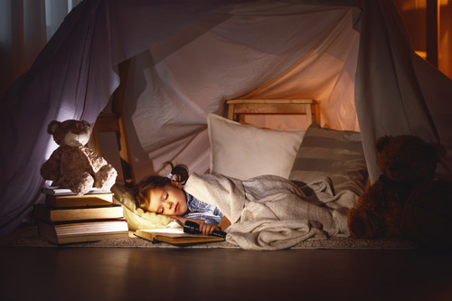 Casitas y tiendas de campaña dentro de casa: la importancia de que los niños tengan espacios propios
