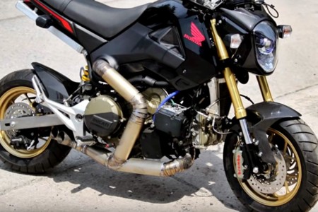Las modificaciones sobre Honda MSX 125 se nos van de las manos, ¡ésta lleva motor de Ducati 1199 Panigale!