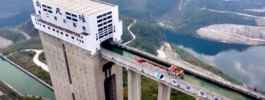 Un elevador gigantesco para que los barcos puedan navegar entre montañas. Así es como China ha sorteado otro de los tantos problemas de construir la presa más grande del mundo