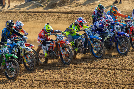Jorge Prado vuelve a ganar en MX2 y se coloca a 9 puntos del liderato. Tony Cairoli aprovecha la lesión de Herlings