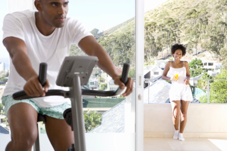 Cómo replicar exactamente las clases de spinning, elipdoor y running en casa