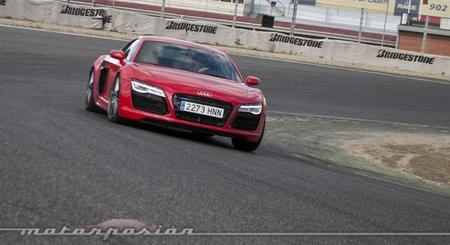 Audi R8 V10 S-Tronic en apoyo