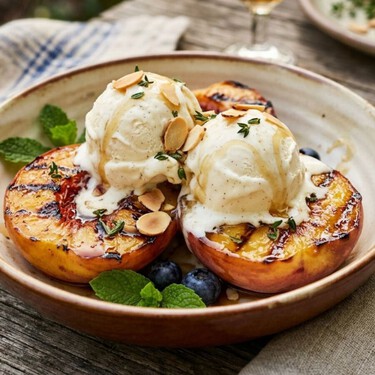 Estos duraznos en almíbar se convierten en un postre delicioso con solo 4 ingredientes