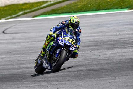 Valentino Rossi ya ha sido operado con éxito. Aún se desconocen los plazos de recuperación