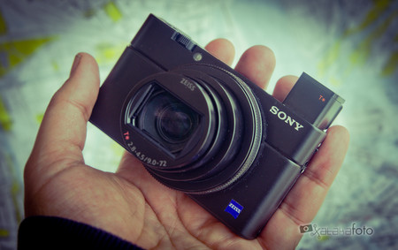 Sony RX100 VI, Olympus E-M10 MIII, Nikon D3400, Canon EOS 200D y más cámaras, objetivos y accesorios en oferta: Cazando Gangas