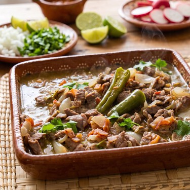Cómo hacer carne en su jugo estilo Jalisco: una receta abundante con res, tocino y frijoles 