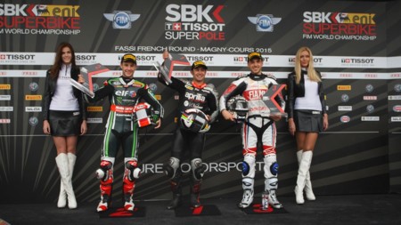Leon Haslam y P. J. Jacobsen se llevan las poles en un mojado Magny-Cours