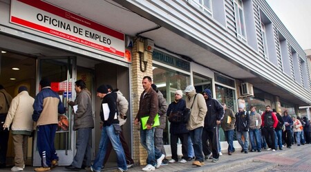 Derogar la reforma laboral sería volver a uno de los mercados laborales más disfuncionales de Europa: así era España en 2011