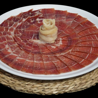 El Corte Inglés deja más barato el jamón ibérico 100% justo a tiempo para darnos un capricho en vacaciones