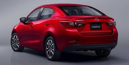 Así será el Mazda2 Sedán 2015... y lo veremos pasar