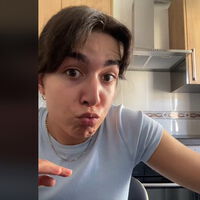 Una camarera denuncia en TikTok sus condiciones laborales en una cafetería: la 'policía de los autónomos' responde