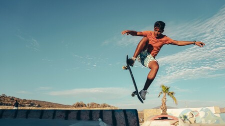 Camisetas por 13 euros, pantalones cortos por 26 euros o sudaderas por 30 euros en las rebajas de verano de Quiksilver