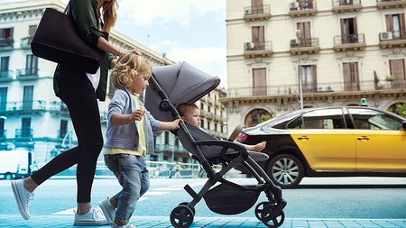 En Amazon tenemos la sillita de paseo Bebé Confort Laika por 199,95 euros y envío gratis