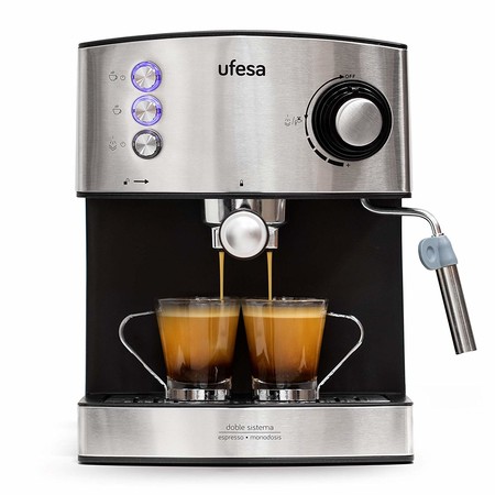 La cafetera Ufesa CE7240 en su precio mínimo en Amazon: 89,99 euros por una cafetera que funciona con café molido y con cápsulas