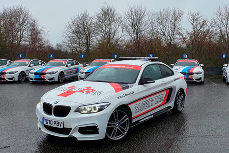 Colega, ¿dónde está mi safety car? Roban el coche de seguridad y el medical car del circuito inglés de Cadwell Park
