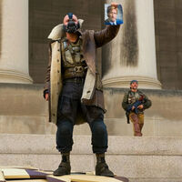 Cuando el actor que interpretó a uno de los mejores Bane en la historia de Batman y DC acabó llorando por culpa de los fans