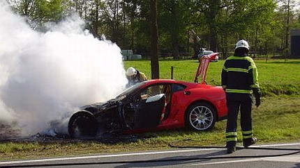 Ferrari 599 GTB ardiendo