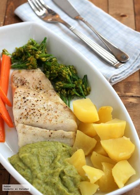 Merluza al papillote con zanahorias, bimi y su crema. Receta ligera
