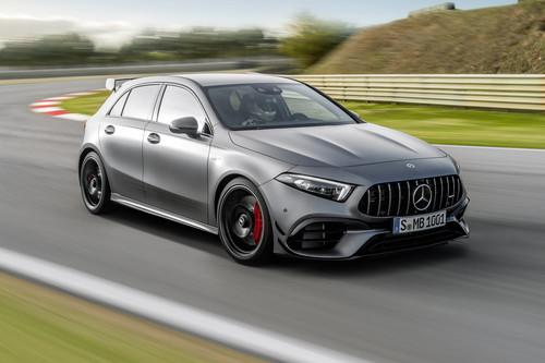 El nuevo Mercedes-AMG A 45 estrena aspecto y ahora ofrece dos sabores, con 387 o 421 CV