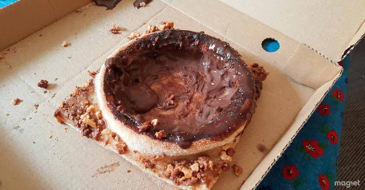 Hemos probado la nueva pizza con KitKat de Telepizza. Y es tan