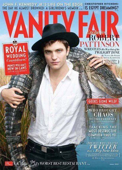 Robert Pattinson para Vanity Fair: a base de insistir en el look, vamos mejorando