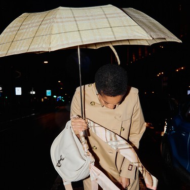 Adidas, Nike, Skechers y más: cinco zapatillas impermeables y discretas que llevaremos llueva o no