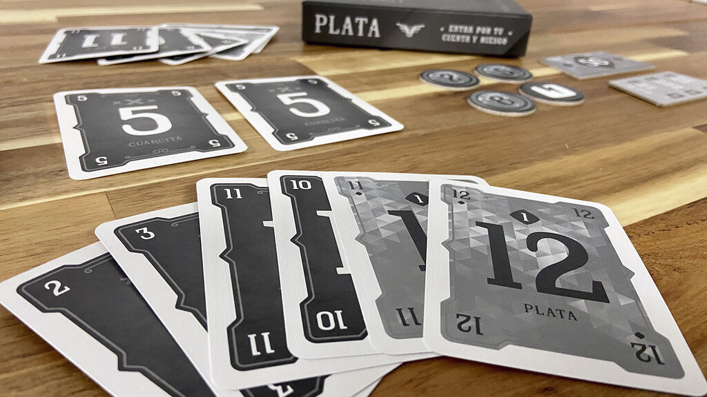 Plata no es el juego de cartas más innovador que te vas a encontrar, pero ten por seguro que todo eso lo compensa a base de diversión Plata no es el juego de cartas más innovador que te vas a encontrar, pero ten por seguro que todo eso lo compensa a base de diversión
