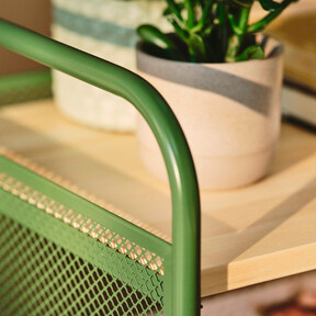 Ikea tiene un nuevo carrito auxiliar tan bonito como versátil: no desentona ni en la cocina, ni en la terraza