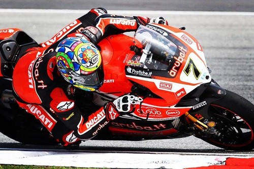 Superbikes Malasia 2015: Chaz Davies gana y retrasa la coronación de Rea