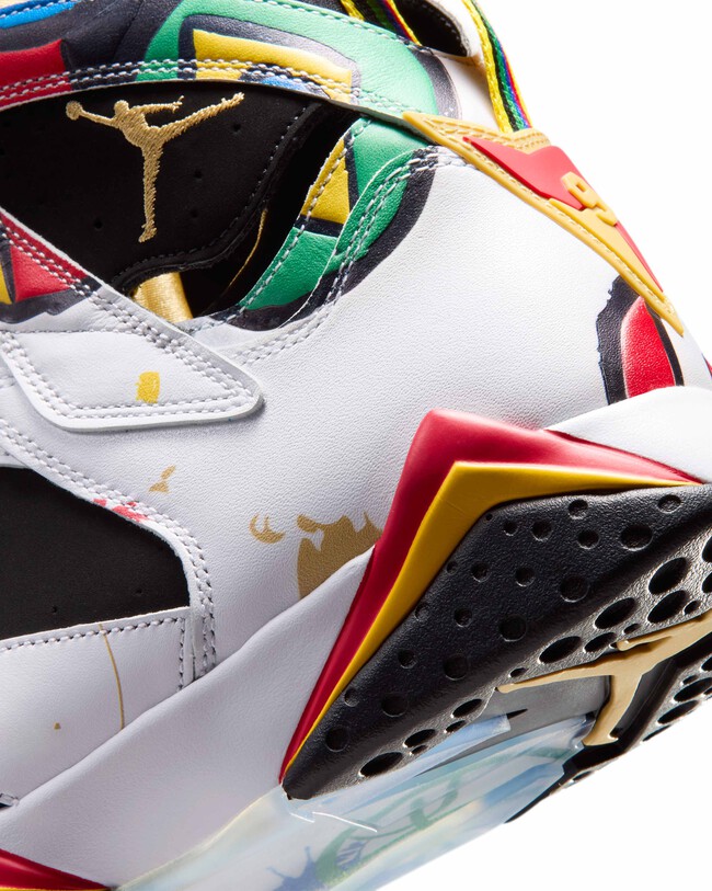 Nike Mira Al Arte Espanol En Busca De Inspiracion Con Sus Air Jordan Intervenidas Por El Surrealismo De Miro