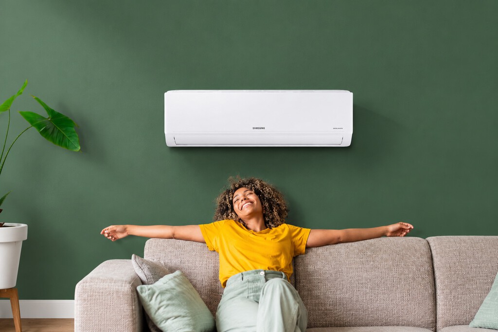"Por cada grado que bajemos de más, es un 7 % más en la factura": un experto energético sobre la temperatura ideal del aire acondicionado en casa 