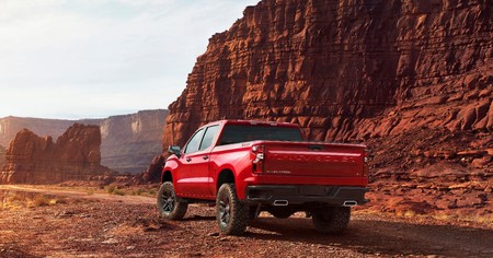 2019-chevrolet-silverado-002.jpg