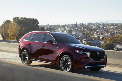 El Mazda CX-90 2024 es un nuevo SUV de tres filas que coquetea con el mundo premium