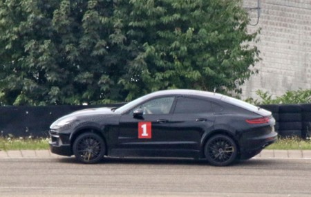 ¿Un Porsche Cayenne Coupé en pruebas para cazar Mercedes GLE Coupé y BMW X6?