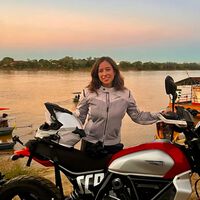 Alicia Sornosa, experta, tras 40 días en moto y 8.000 km: "Adelantar a un camión era jugarse la vida en segundos" 