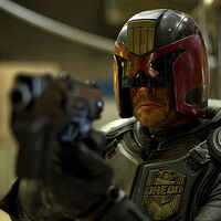 La película Dredd tiene una escena brutal con tres ametralladoras que hubiesen necesitado toneladas de munición en la vida real 