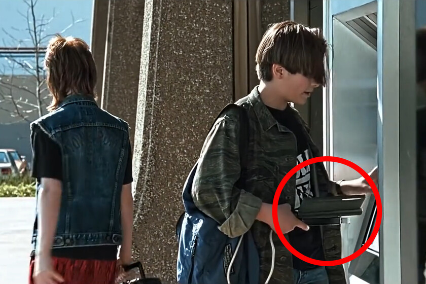 Descubren el dispositivo portátil que usó John Connor en Terminator 2 para hackear cajeros