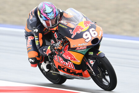 Daniel Holgado hace su primera pole position en Moto3 batiendo a Ayumu Sasaki por solo 10 milésimas