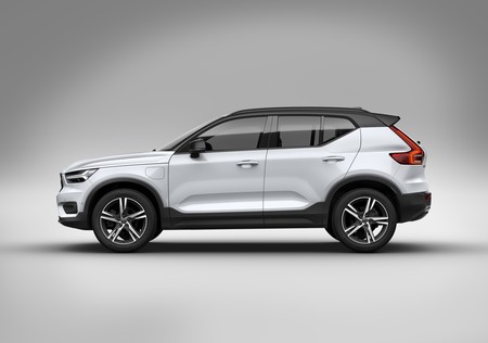 Xc40 Recharge In Crystal White Pearl