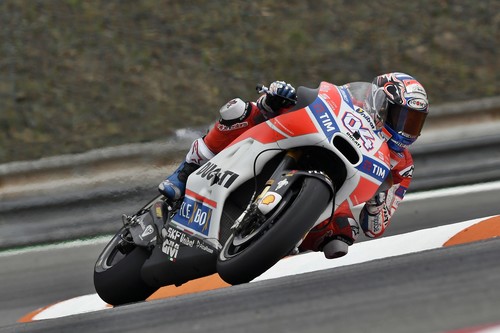 Andrea Dovizioso y su Ducati vuelven a meter miedo en Austria con el mejor tiempo del viernes