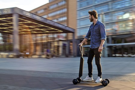 El Audi e-tron Scooter será el primer patinete eléctrico de Audi, tendrá cuatro ruedas y costará 2.000 euros
