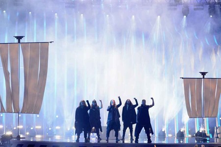 El total black look se impuso como código de estilo en la final de Eurovisión