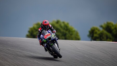 Dos vueltas anuladas a Pecco Bagnaia le dan la pole a Fabio Quartararo en Portimao y Marc Márquez saldrá sexto