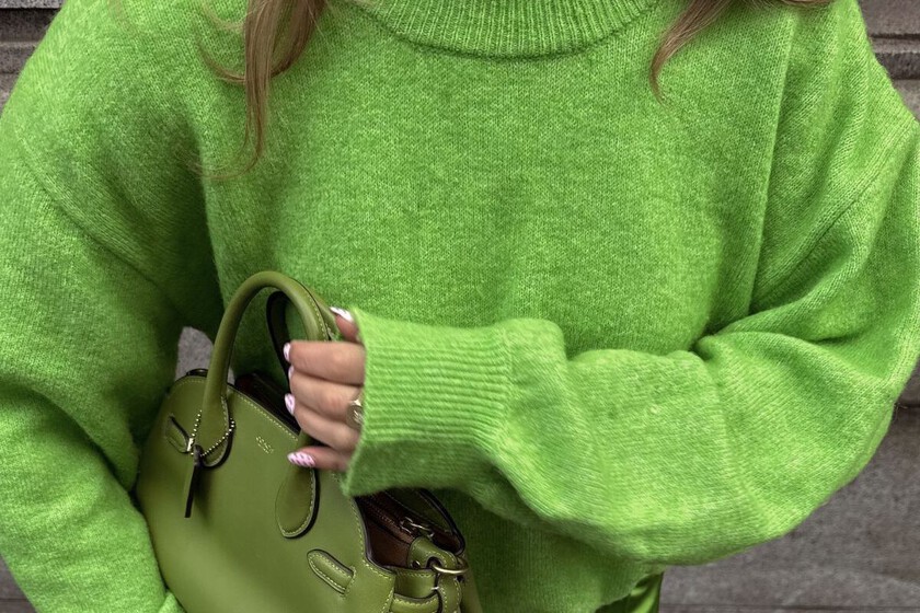 El jersey verde esmeralda de Zara súper calentito y alegre que dará color a los días grises cada invierno