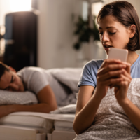 La app que rastrea rostros en Tinder para descubrir infieles. Y cuesta menos que un ramo de flores