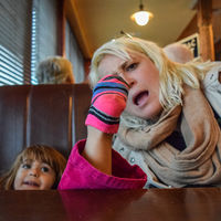 "No tenemos por qué aguantar a vuestros niños": un tuit enciende la polémica sobre el comportamiento de los pequeños en los restaurantes