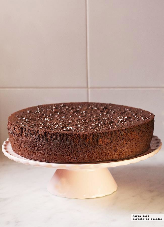 Bizcocho de chocolate negro con naranja y mermelada de naranja, receta para amantes del chocolate