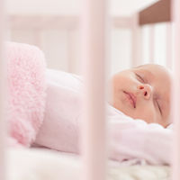 ¿Por qué el bebé se despierta por las noches más que antes?