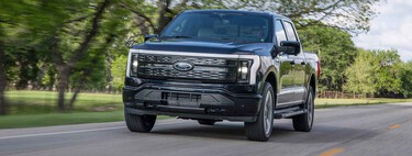 El plan de Ford era apostarlo (casi) todo a los coches eléctricos. La realidad le ha devuelto a la fuerza a la gasolina con una terrible factura de 19.500 millones