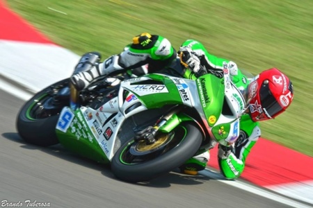 Luca Scassa sustituye a Troy Bayliss que sustituía a Davide Giugliano